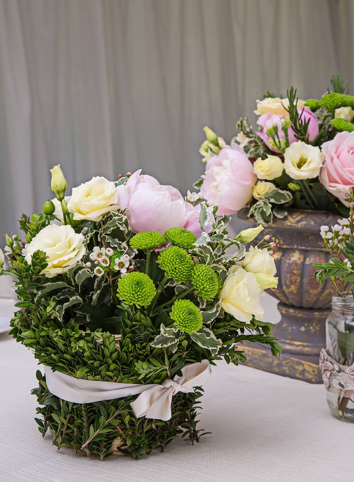 Composizioni floreali classiche per matrimonio elegante a Genova